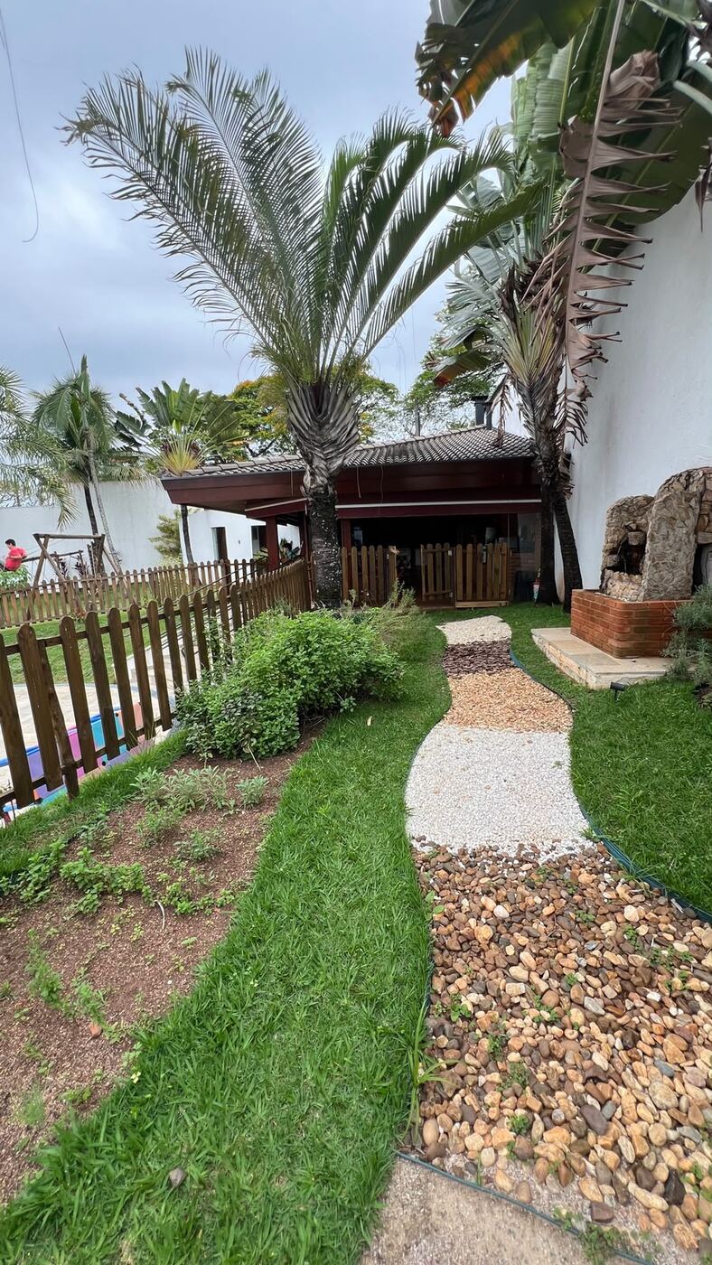Caminho pelo jardim